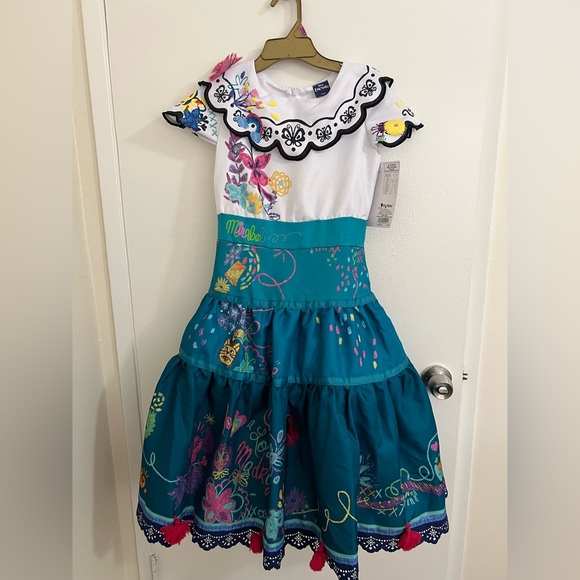Disney Encanto Maribel costume - Picture 5 of 12